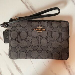 SOLD - COACH SIGNATURE ZIPPER WRISTLET BLACK WITH SILVER HARDWARE - NWT